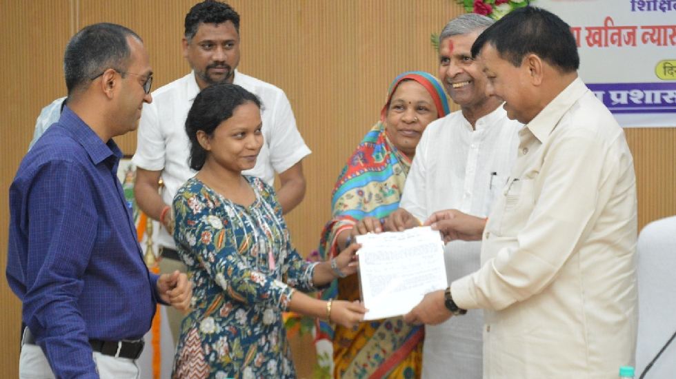 108 युवाओं को प्रदान किया गया नियुक्ति प्रमाण पत्र  - CG Sandesh