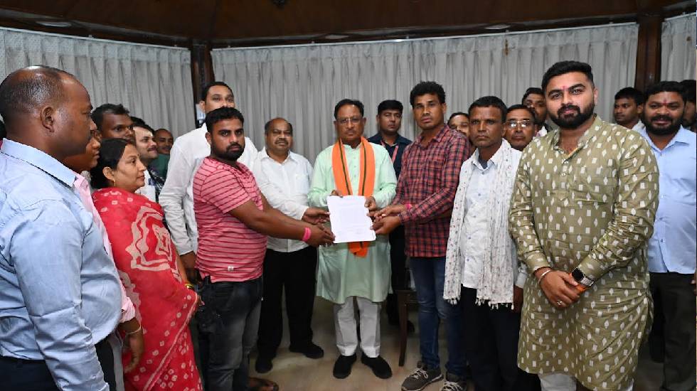 बसना : धान खरीदी केंद्र जाड़ामुडा के समिति प्रबंधक व कंप्युट... - CG Sandesh