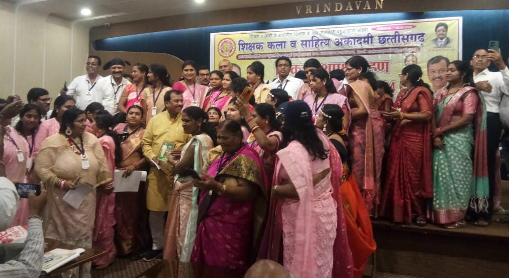 महासमुंद : व्याख्याता देवकुमार बिरको राज्य स्तरीय उत्कृष्ट श... - CG Sandesh