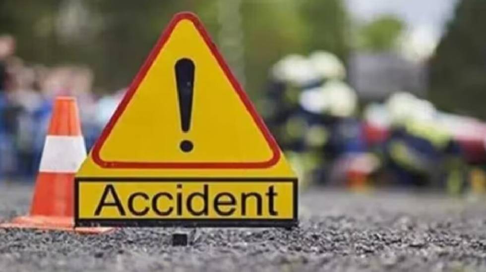 खल्लारी : थरहा लेकर खेत जाते समय ट्राली में दबकर हुई थी महिल... - CG Sandesh