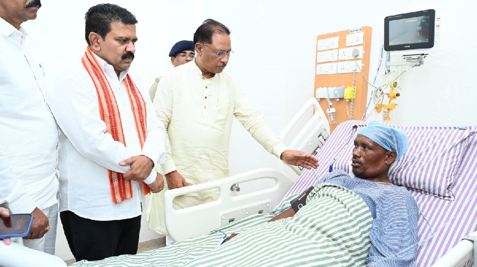 CG : नक्सल मुठभेड़ में घायल जवान का हौसला बुलंद, कहा - ठीक हो... - CG Sandesh
