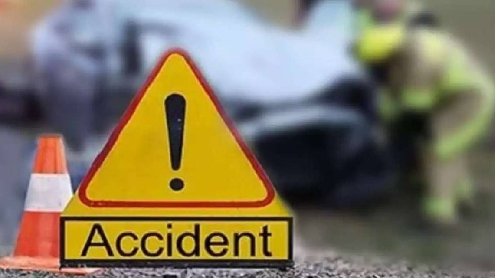 बागबाहरा : मोटरसायकल को ओवरटेक करते हुए साइड से मारी ठोकर, च... - CG Sandesh