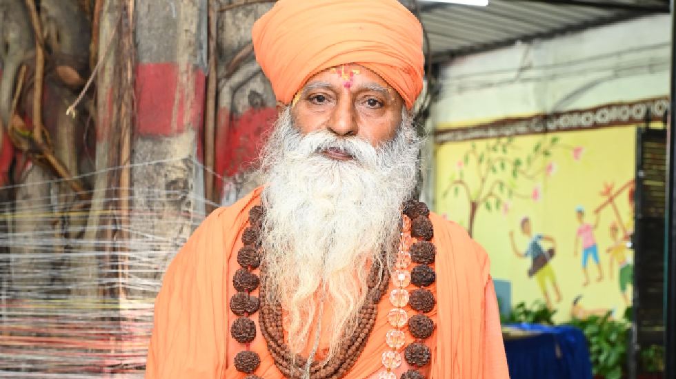 जनदर्शन में पहुंचे महंत स्वामी अनुसुइया दास जनदर्शन की व्यवस... - CG Sandesh