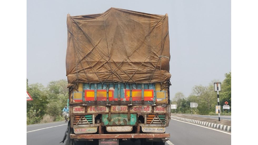 पिथौरा : ट्रक में मवेशी तस्करी करते दो गिरफ्तार - CG Sandesh