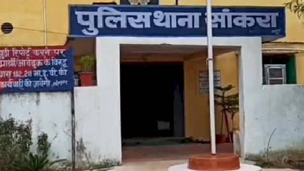 सांकरा : बल्दीडीह चौक से अवैध महुआ शराब जप्त. - CG Sandesh
