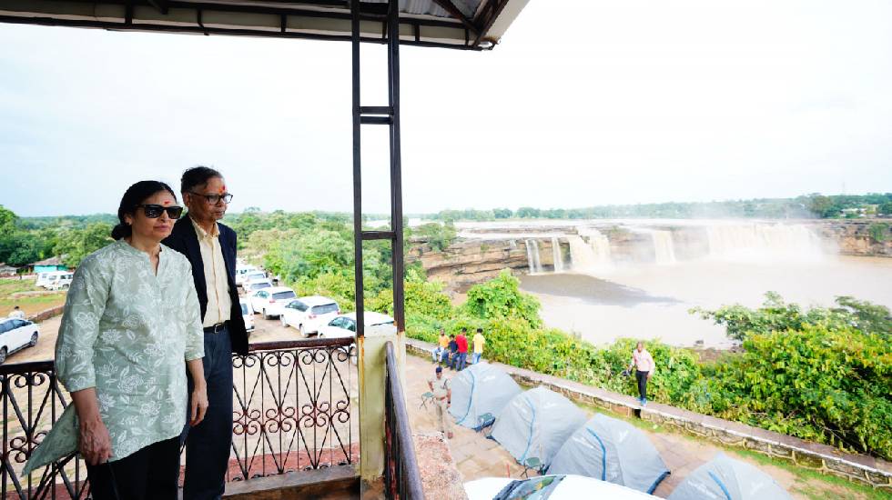 केंद्रीय वित्त आयोग के दल ने देखी चित्रकोट जलप्रपात की छटा - CG Sandesh