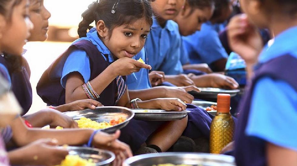 स्कूली बच्चों को अब मध्यान्ह भोजन के पहले मिलेगा पौष्टिक नाश... - CG Sandesh