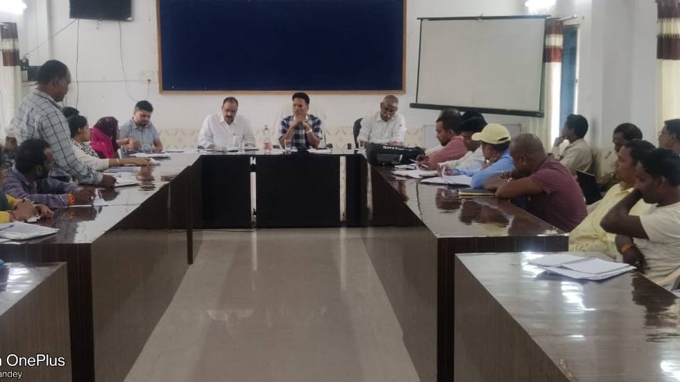 जनपद पंचायत सुरजपुर में की गई प्रधान मंत्री आवास के संबंध मे... - CG Sandesh