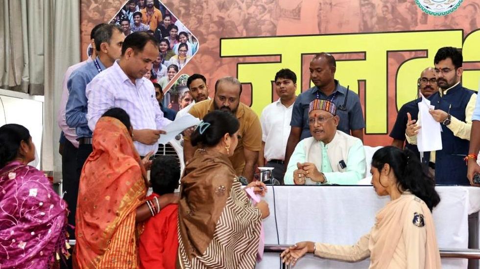 पिछले जनदर्शन में आवेदनों के तत्काल निराकरण होने पर बड़ी संख्... - CG Sandesh