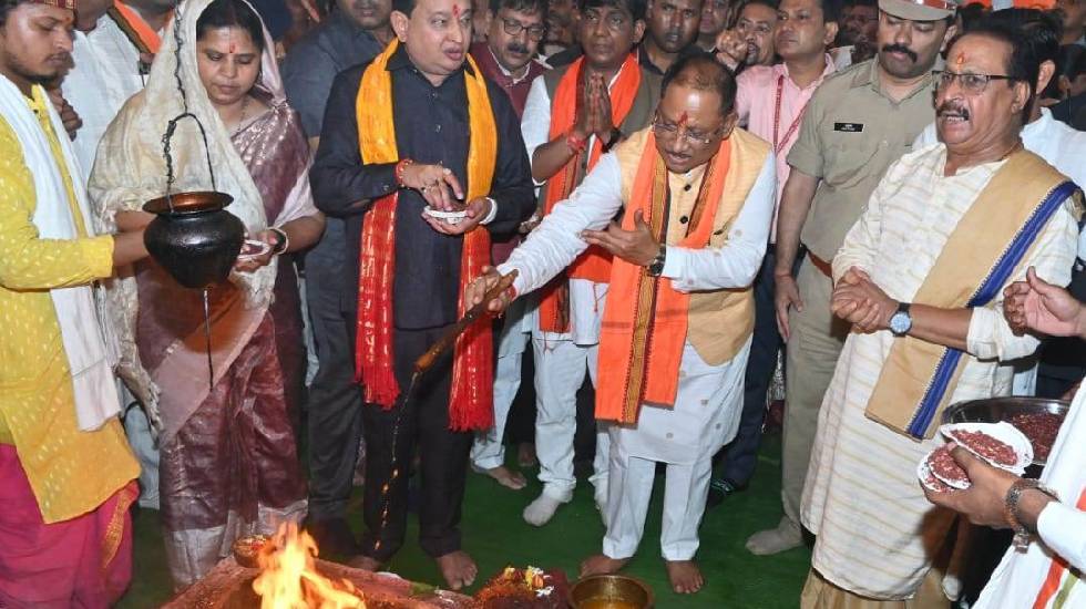 मुख्यमंत्री विष्णुदेव साय रूद्रामहाभिषेक में शामिल हुए - CG Sandesh