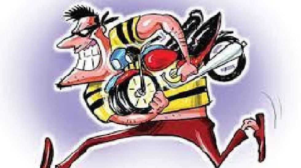 बागबाहरा : चाय की दूकान के पास मोटरसायकल रखकर गया रायपुर, वा... - CG Sandesh