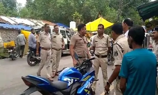 बिलासपुर : थप्पड़बाज आरक्षक विष्णु चंद्रा पर एसपी रजनेश सिंह ... - CG Sandesh