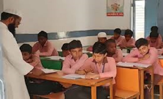 यूपी में सरकारी स्कूल टीचर का फरमान, टोपी पहनकर आए छात्र, हि... - CG Sandesh