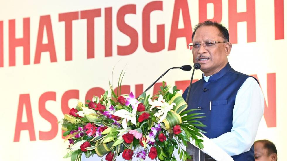 IAS अधिकारियों पर है शासन की योजनाओं को धरातल तक पहुंचाने की... - CG Sandesh