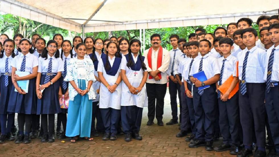 जवाहर नवोदय विद्यालय कबीरधाम के छात्र-छात्राओं ने उपमुख्यमंत... - CG Sandesh