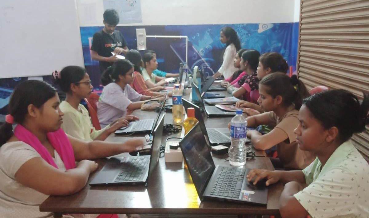 मुख्यमंत्री की सार्थक पहल से छात्राओं की आत्मनिर्भरता की ओर ... - CG Sandesh