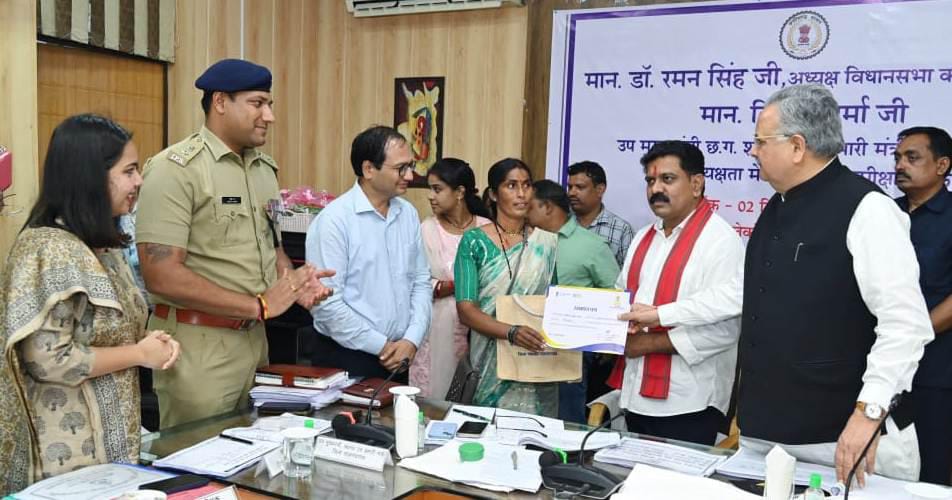 जिले के अंतिम ग्राम पंचायत तक पहुंचे वाई-फाई की सुविधा :  डॉ... - CG Sandesh