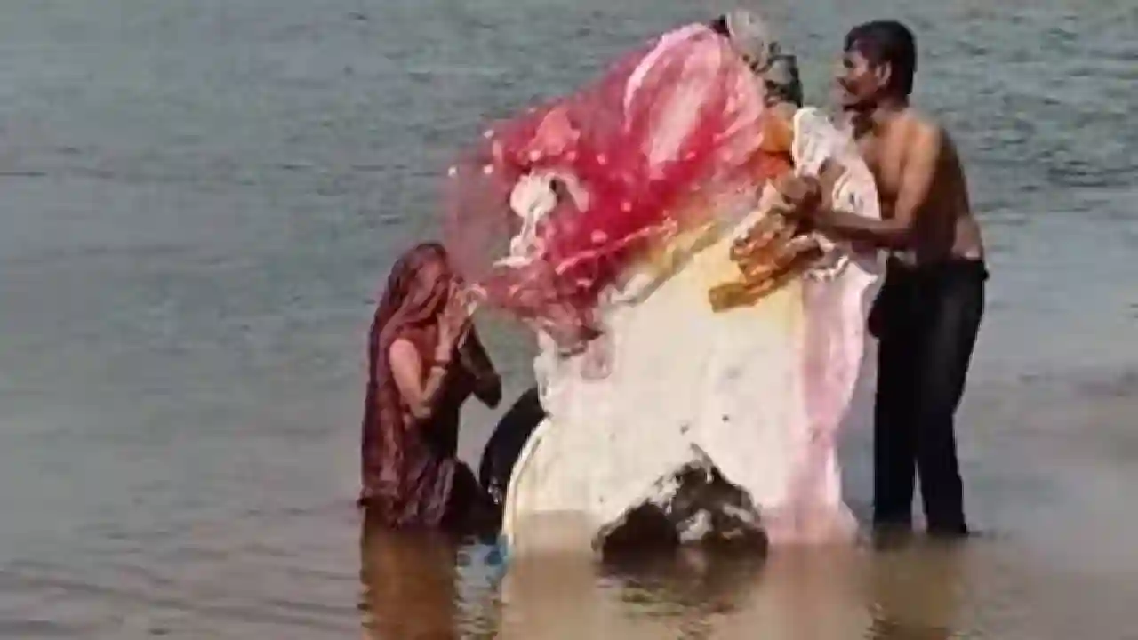 मूर्ति विसर्जन के दौरान डूबने से गई 3 की मौत, सहम गए लोग - CG Sandesh