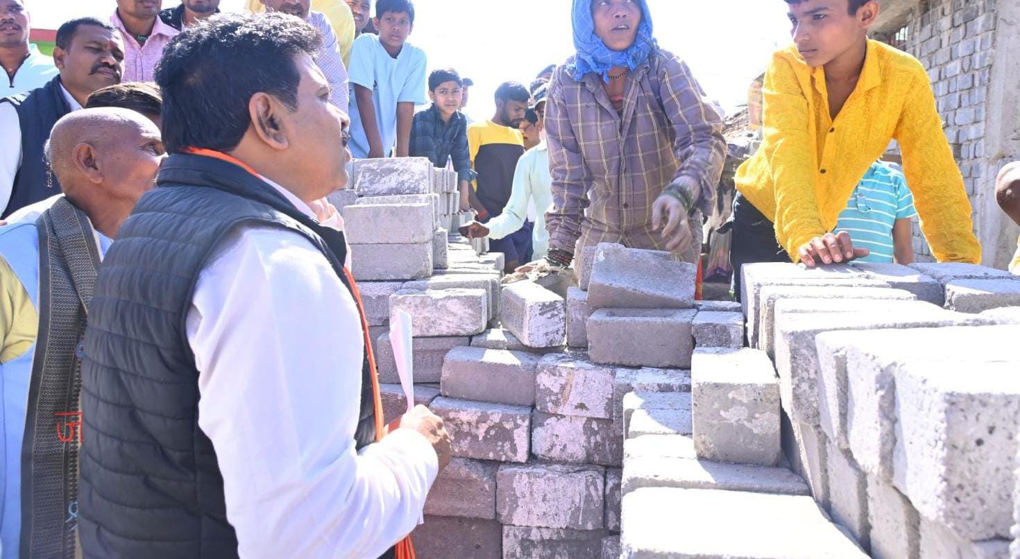 उपमुख्यमंत्री  विजय शर्मा ने पीएम आवास के हितग्राहियों से की... - CG Sandesh