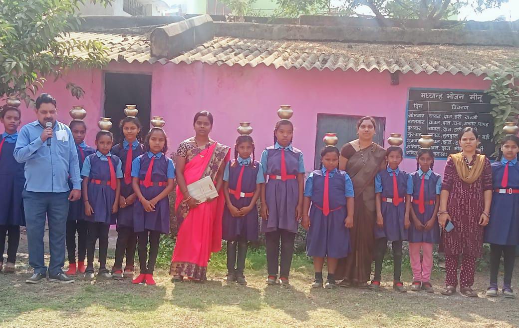 बसना : गणतंत्र दिवस के अवसर पर बंसुला स्कूल में आयोजित हुए व... - CG Sandesh