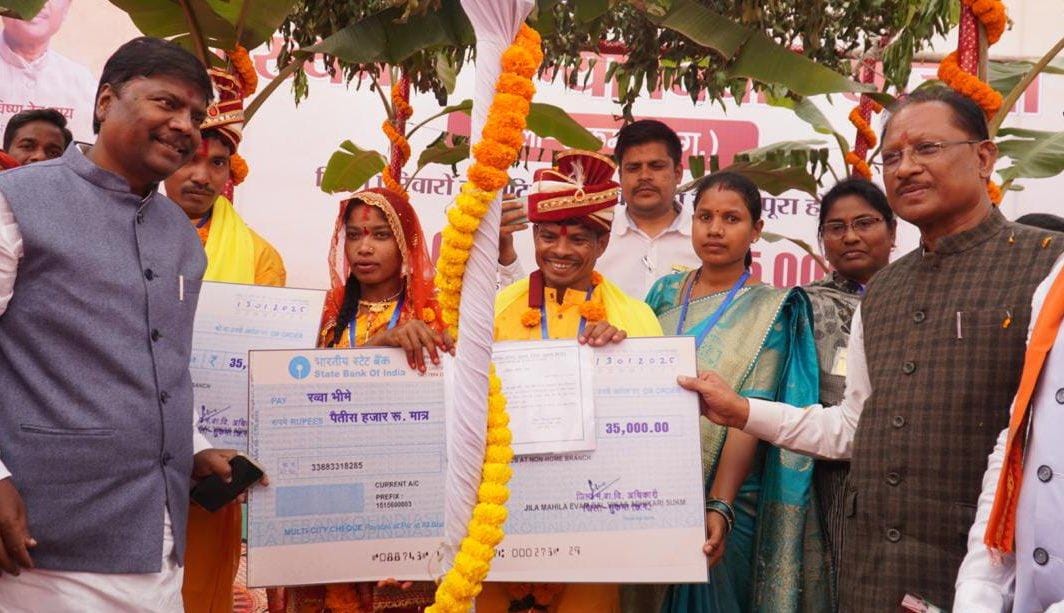 प्यार और विश्वास के आगे हार गई नक्सल हिंसा, जहां कभी बन्दूके... - CG Sandesh