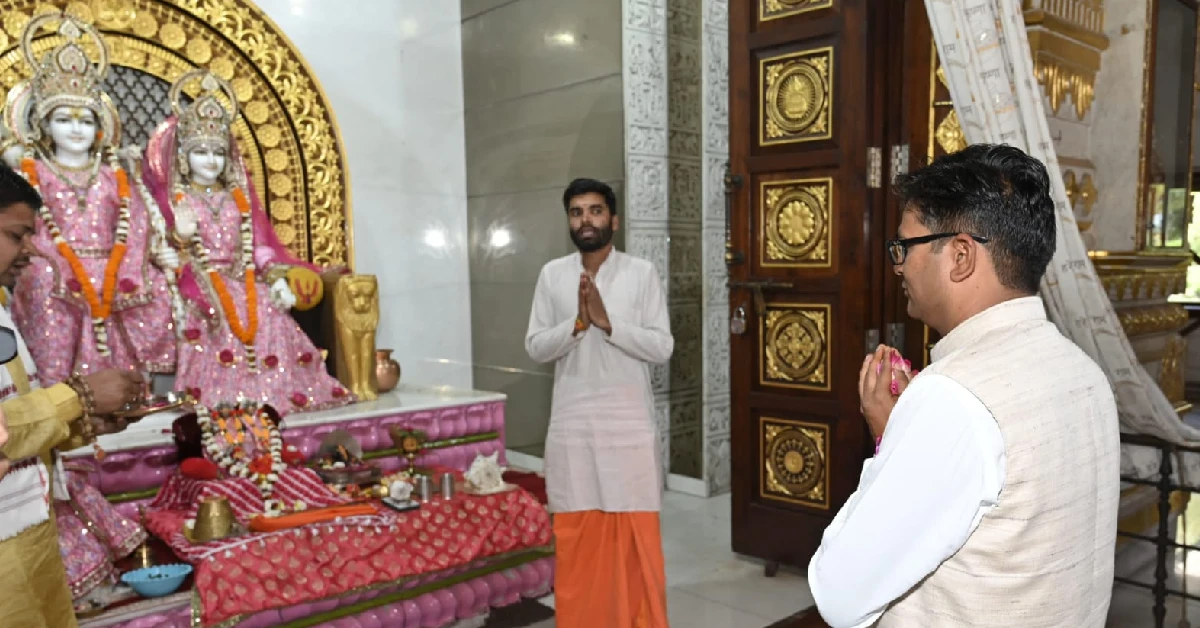 CG: बजट पेश करने के पहले श्रीराम मंदिर पहुंचे वित्त मंत्री ओ... - CG Sandesh