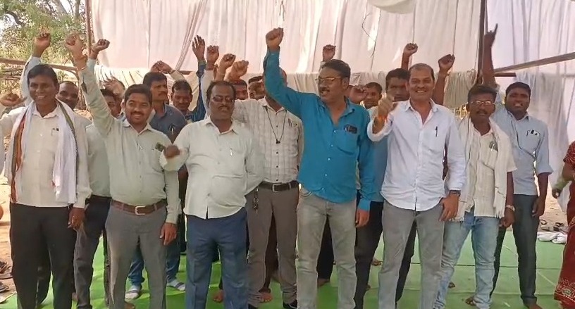 महासमुंद : शासकीयकरण की मांग को लेकर अनिश्चित कालीन हड़ताल प... - CG Sandesh