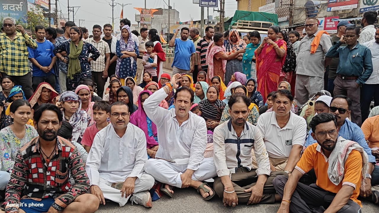 CG : खेलने के दौरान सिवरेज टैंक के गड्ढे में गिरे 3 बच्चे, ए... - CG Sandesh