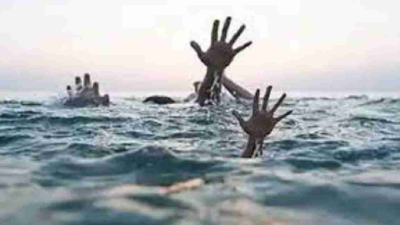 रेलवे द्वारा खोदे गड्ढे में भरा बारिश का पानी, डूबने से 2 मा... - CG Sandesh