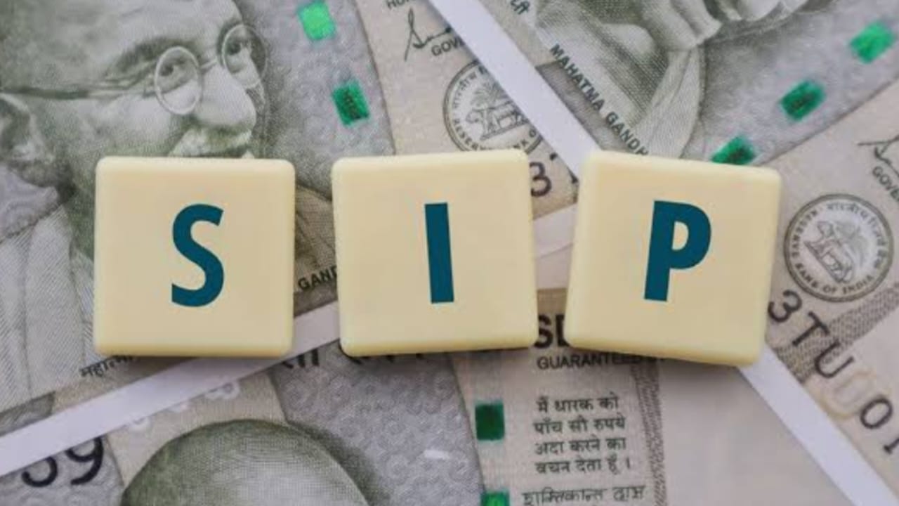 रिटायरमेंट की चिंता खत्म, 18-12-25 SIP फॉर्मूले से पाएं करोड़ों का फंड