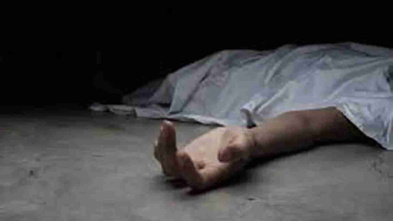 बागबाहरा : टक्कर के बाद पेड़ से टकराई बाइक, युवक की मौत - CG Sandesh
