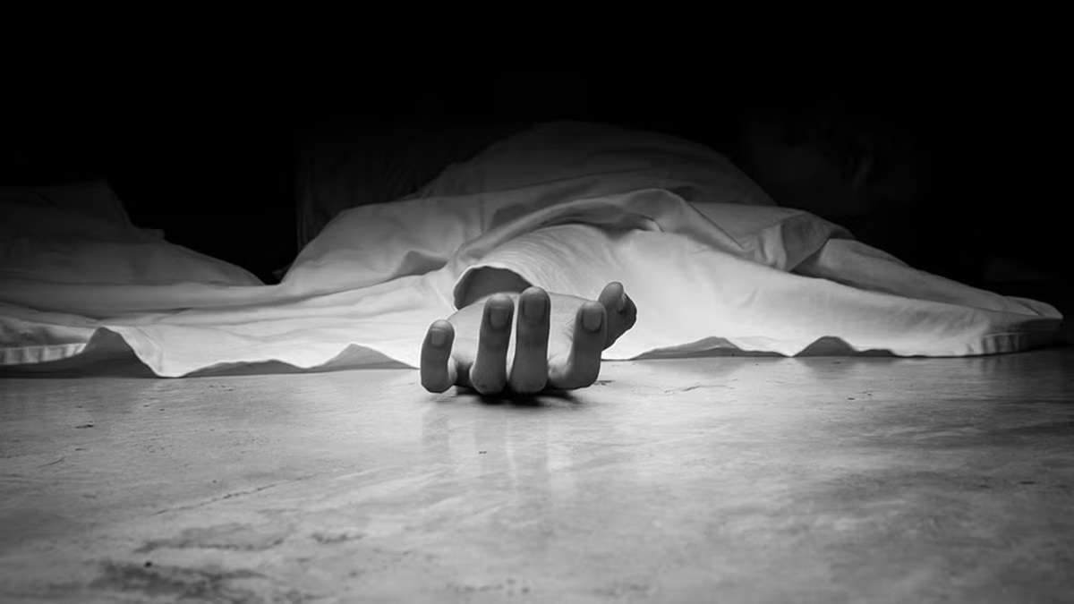   CG : दुर्गा पंडाल के पंडा की फंदे से लटकती मिली लाश, गांव ... - CG Sandesh