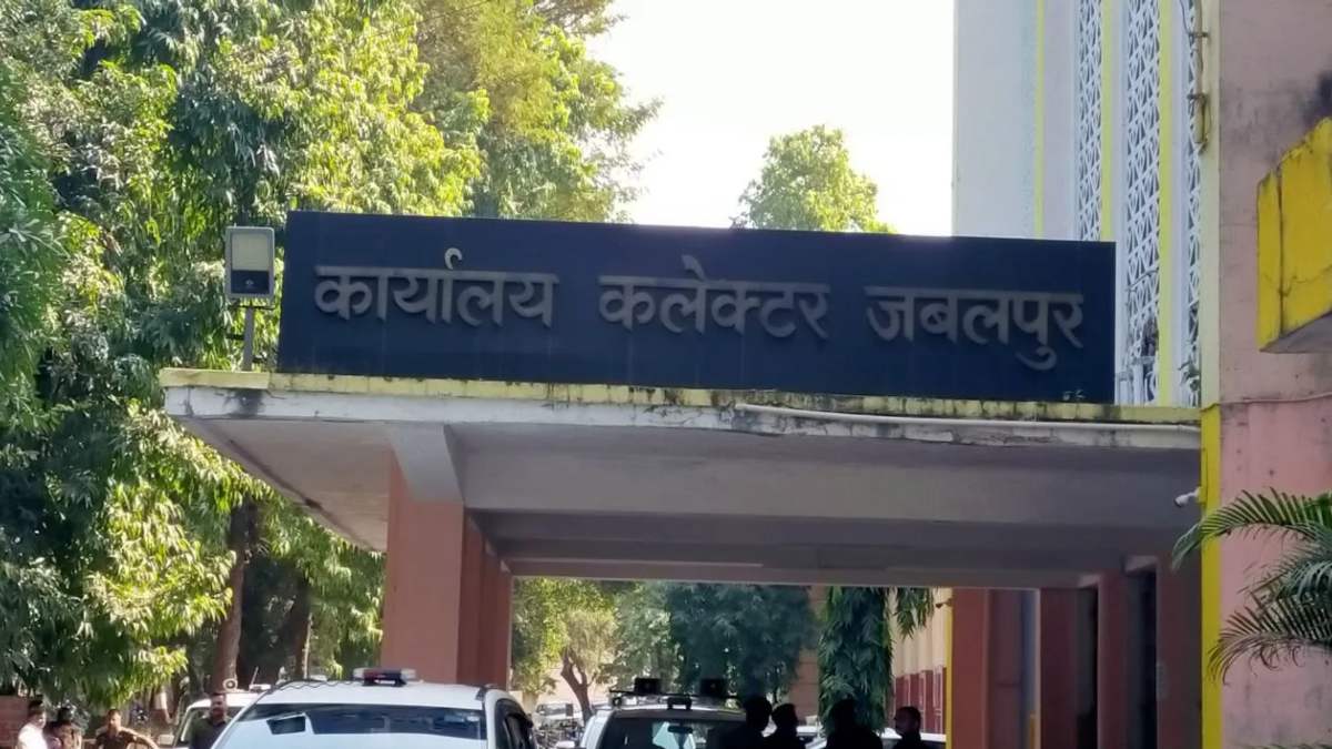 पार्षद बहू ने 87 साल के ससुर के घर पर किया कब्जा, कोर्ट ने ए... - CG Sandesh