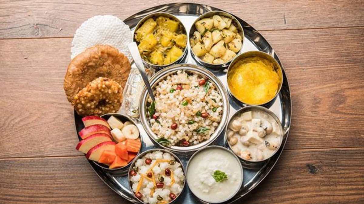 नवरात्रि व्रत में क्या खाएं और किन चीजों से करें परहेज? फल स... - CG Sandesh