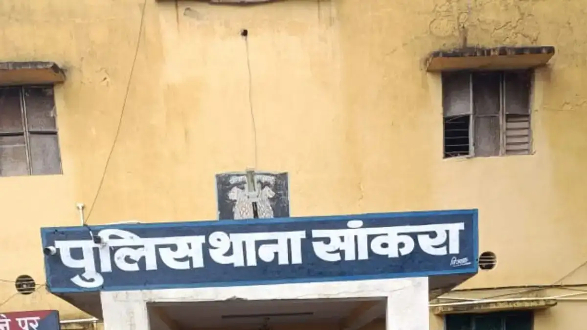 सांकरा : किराना दुकान से 10 हजार नगदी पार, सीसीटीवी में शटर ... - CG Sandesh