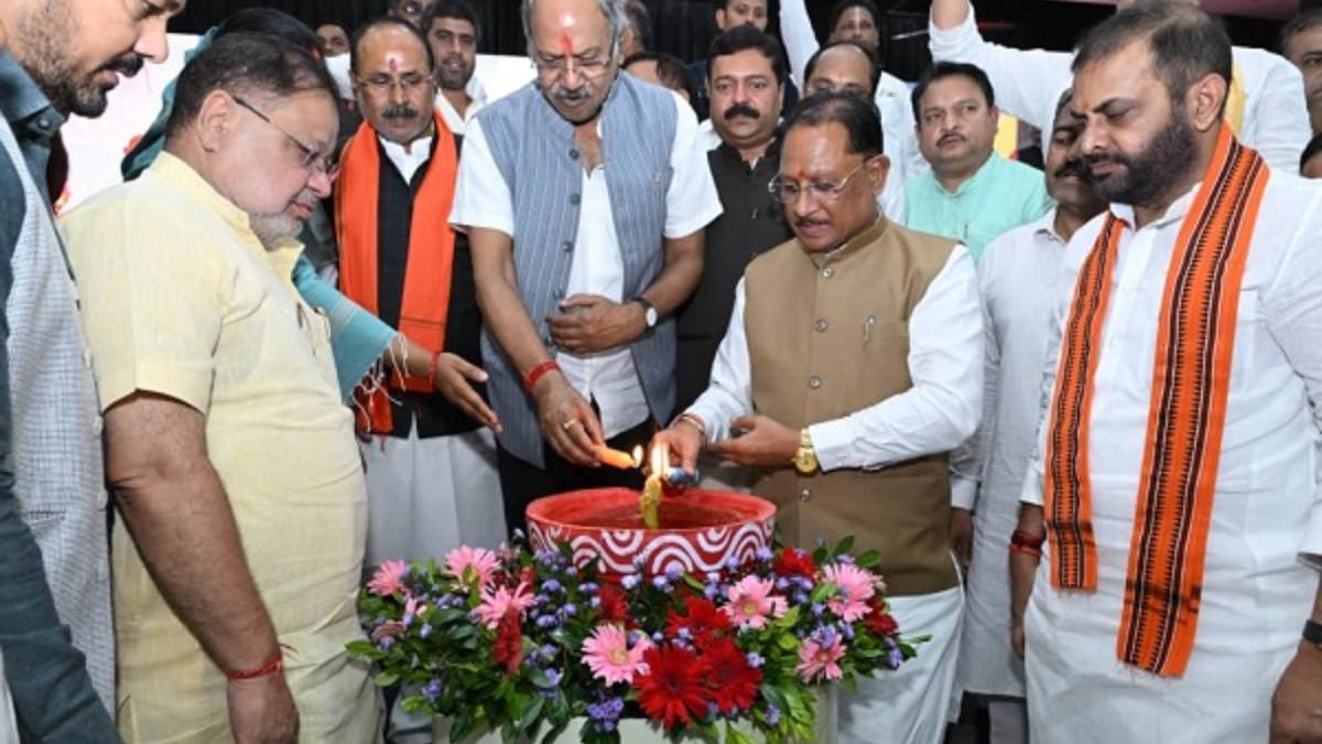 प्रधानमंत्री  नरेंद्र मोदी के जनसेवा के 25 वर्ष देश के विकास... - CG Sandesh