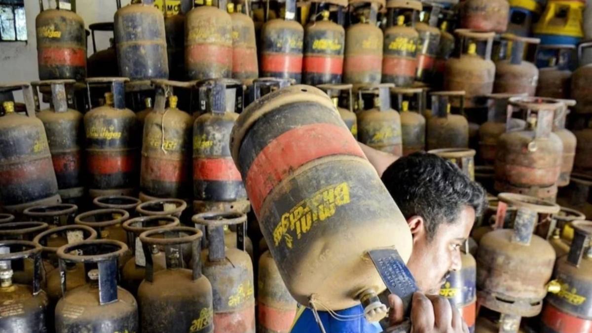 LPG Price Hike: त्योहारों से पहले महंगाई का झटका, कमर्शियल ग... - CG Sandesh