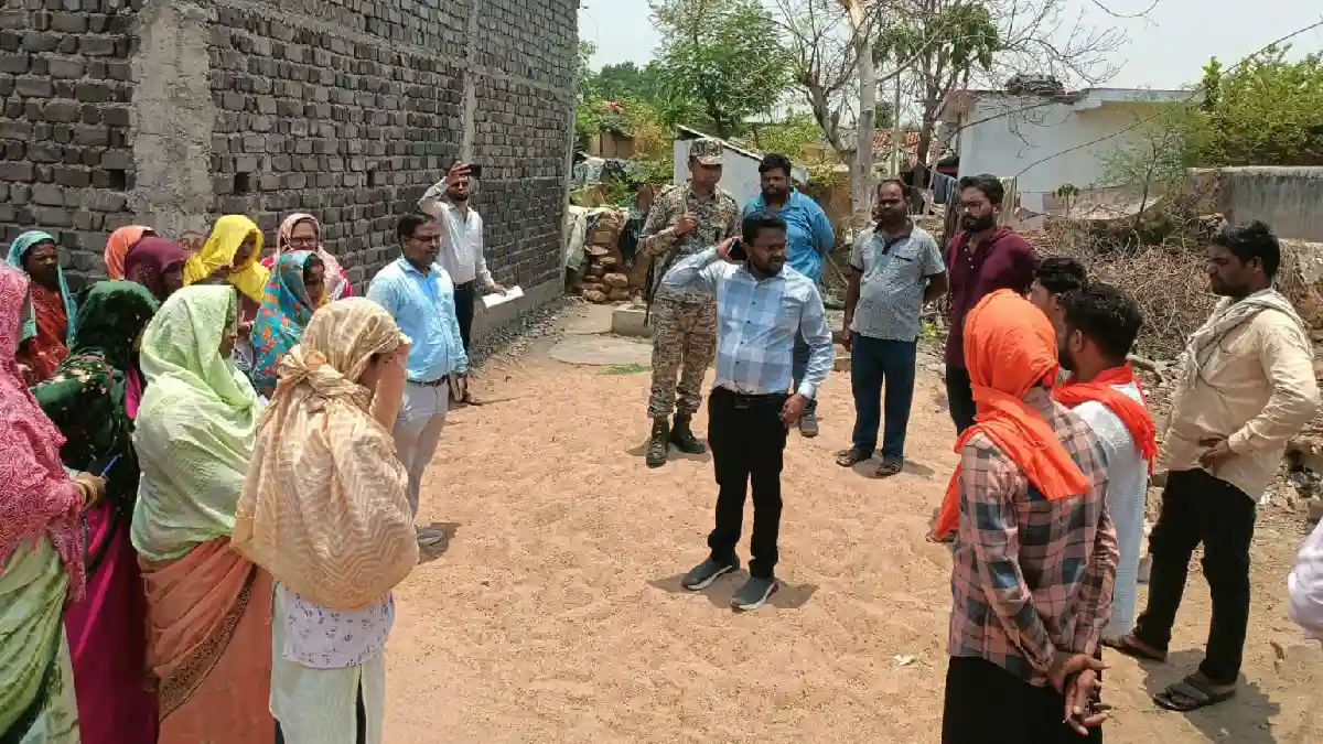 महासमुंद : जिला पंचायत सीईओ नंदनवार ने किया विभिन्न ग्राम पंचायतों का निरीक्षण, जल संरक्षण संरचनाओं का लिया जायजा