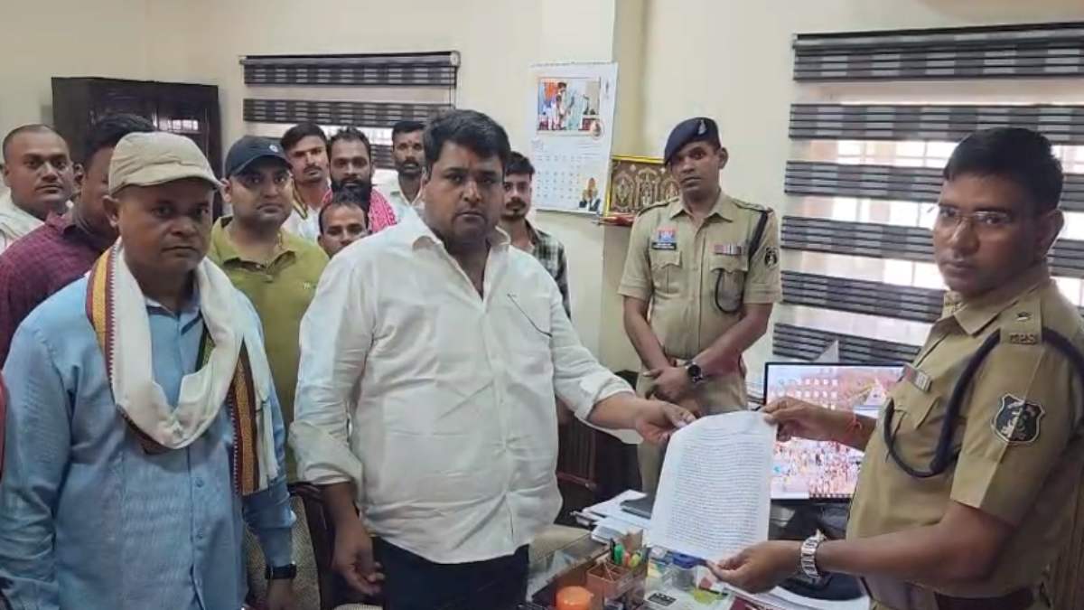 गलत मेडिकल रिपोर्ट से मचा हड़कंप, नाबालिग को गर्भवती बताने पर परिजनों ने पुलिस प्रताड़ना का लगाया आरोप