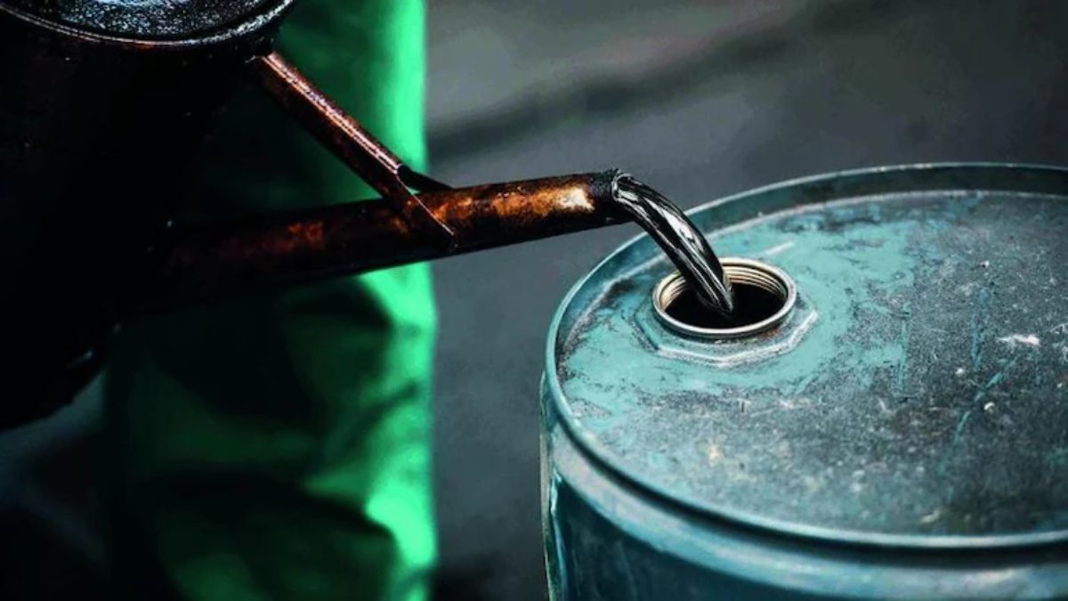 वैश्विक बाजार में कच्चे तेल की कीमतों में गिरावट, ब्रेंट क्रूड 92 डॉलर के नीचे