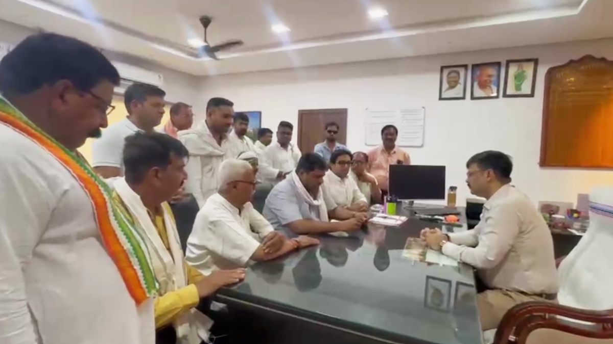 बिगड़ती कानून व्यवस्था के खिलाफ कांग्रेस का प्रदर्शन, आईजी कार्यालय पहुंचकर सौंपा ज्ञापन