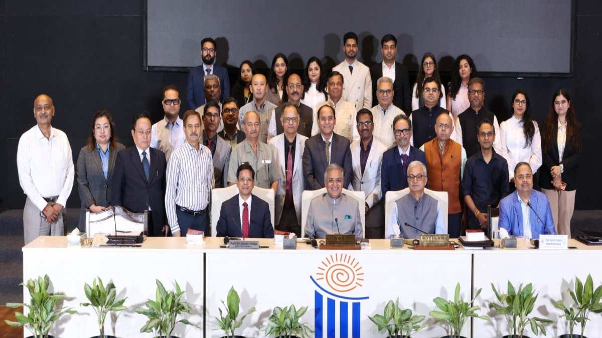 चुनाव आयोग ने कानूनी रणनीति को किया मजबूत, वकीलों के साथ हुई अहम बैठक