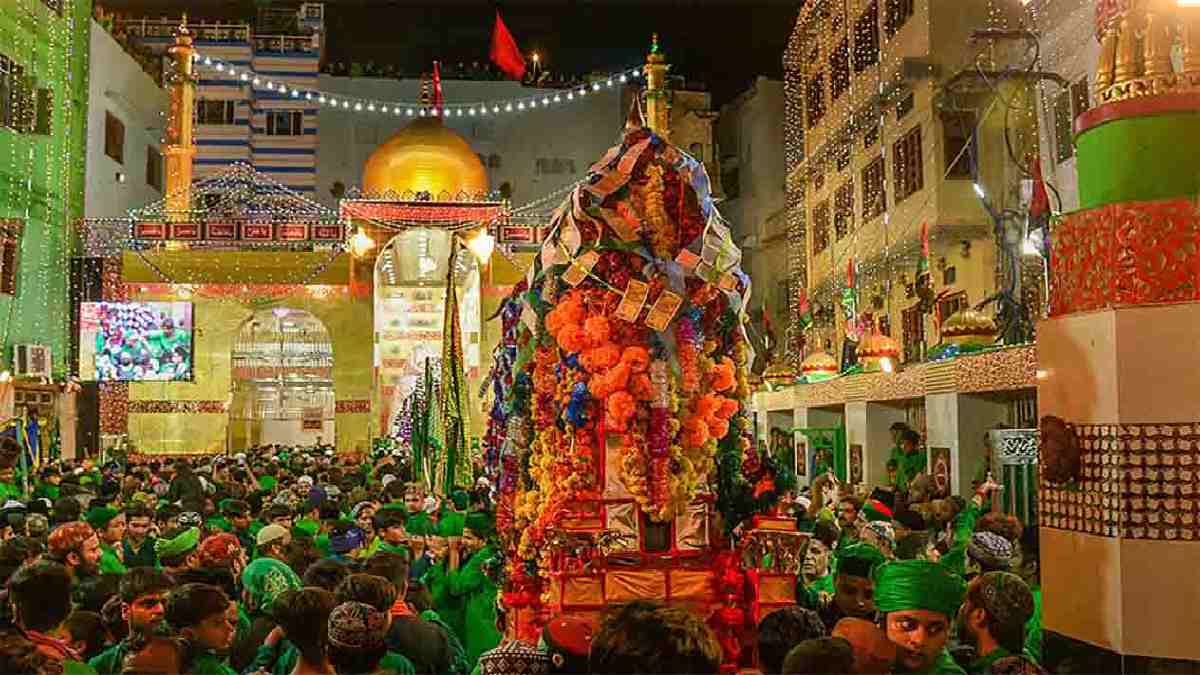 आस्था और भाईचारे का संदेश लेकर निकले ताजिया जुलूस, शांतिपूर्ण रहा आशूरा-ए-मुहर्रम