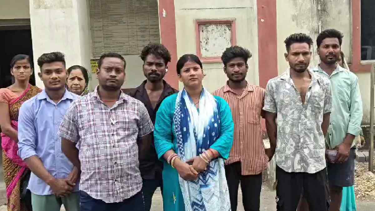 गांधी पुतला चौक पर दुकान लगाने की अनुमति मांगने कलेक्टर पहुंचे सब्जी विक्रेता