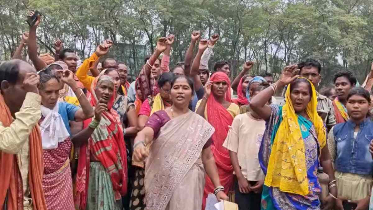 12 सूत्रीय मांगों को लेकर राष्ट्रीय गोंडवाना पार्टी का प्रदर्शन, कलेक्टर को सौंपा ज्ञापन