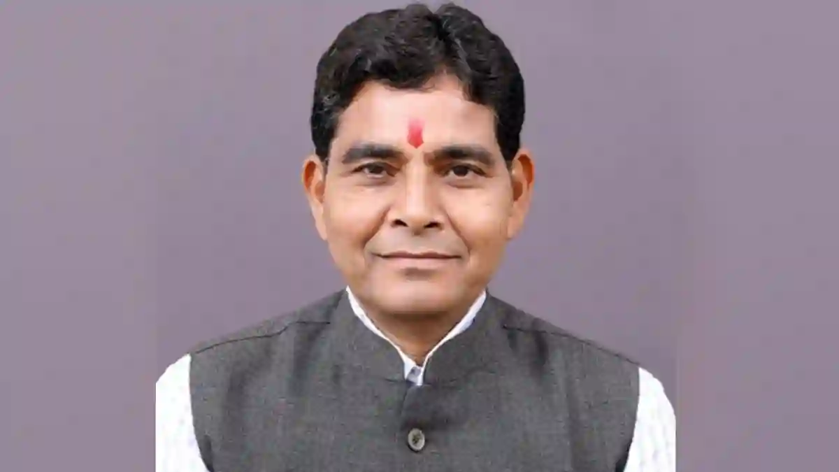 CG : 3 साल से एक ही स्थान पर पदस्थ पटवारी, तहसीलदारों का ब्य... - CG Sandesh