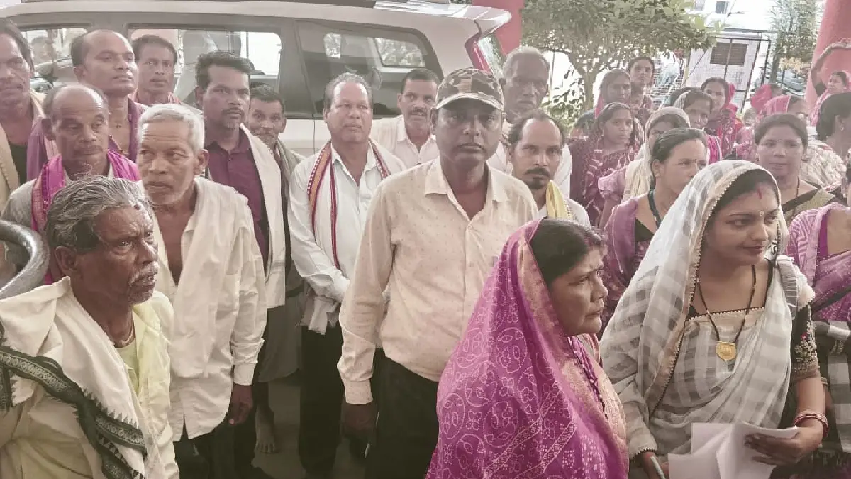 सांकरा : कलेक्टर जनदर्शन पहुंचा अवैध शराब का मामला, गांव को ... - CG Sandesh
