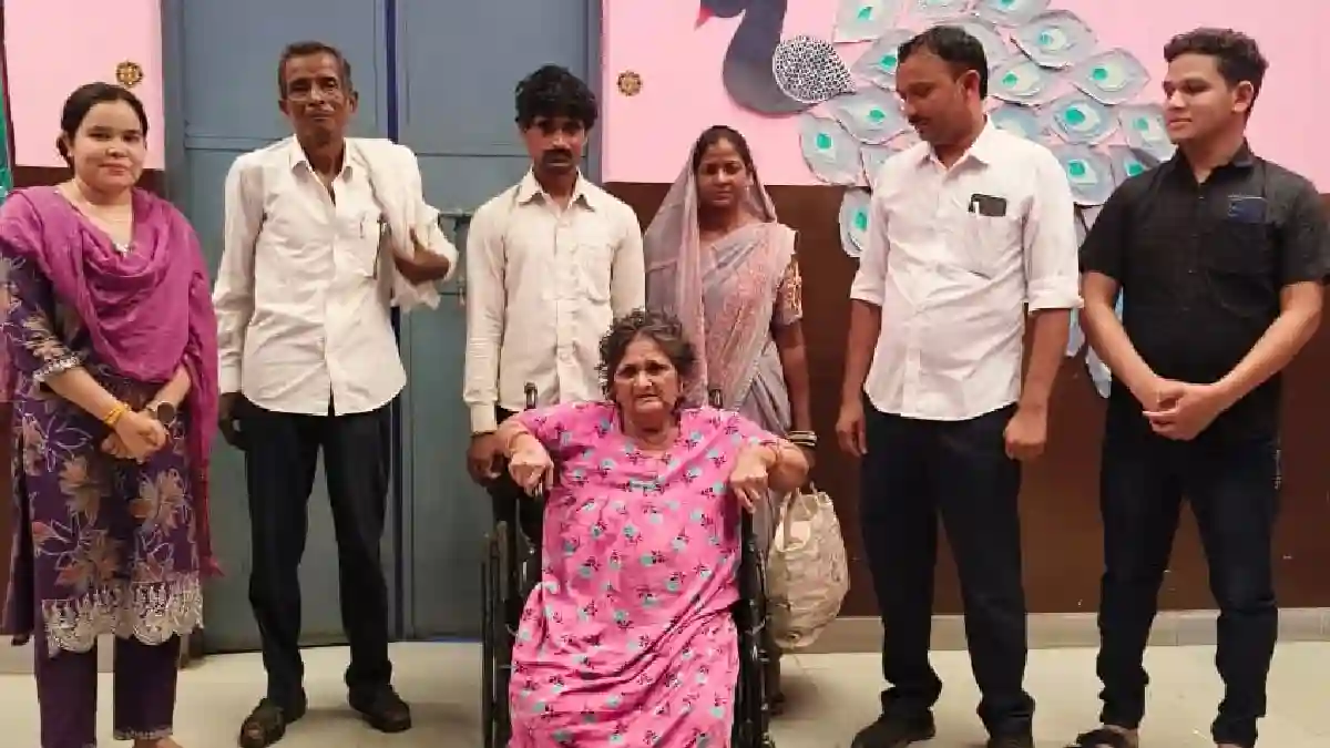 पिथौरा : दो साल बाद बेटे से मिली मां, समझाइश रंग लाई तो आंसु... - CG Sandesh