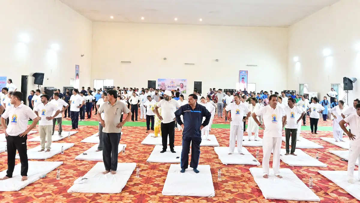 महासमुंद में मनाया गया 12वां विश्व योग दिवस - CG Sandesh
