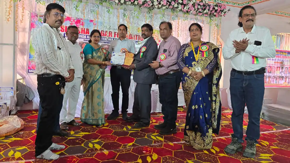 पिथौरा : शिक्षक द्रोण साहू को मिला 'बिरसा मुंडा राष्ट्रीय शि... - CG Sandesh